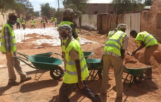 locals from the Somali refugee returnees participate in Do-Nou technology road project