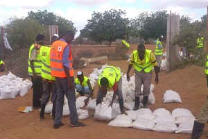 laying-of-Gunny-Bags---Hagadera-Road-Construction---Garrisa-