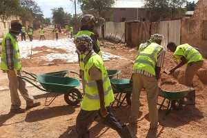 Somali  refugee  returnees  working  on  a  road  project