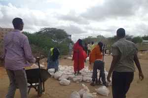 Women-and-Youth-participating-in-Do-Nou--road-construction-in-Waberi---Garissa-County