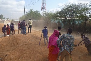 youth-and-women-participating-in-Bula-Punda-road-construction